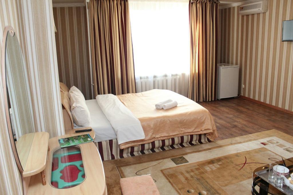 Zhassybi Hotel Astana Buitenkant foto